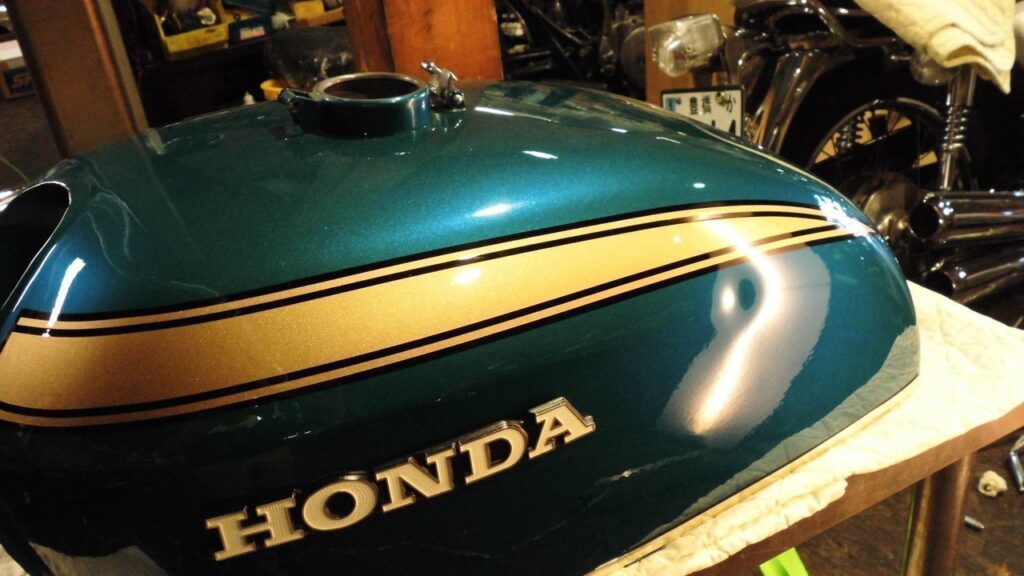 CB750K1　タンクヘコミ修復